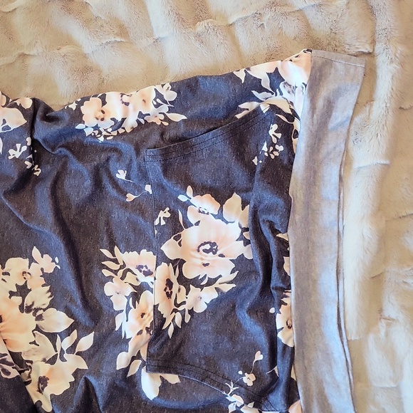 🌸Softest Florals Hoodies w/ Kangaroo Pocket - 2 Pc Bundle 🌸 Size Small - Picture 13 of 15